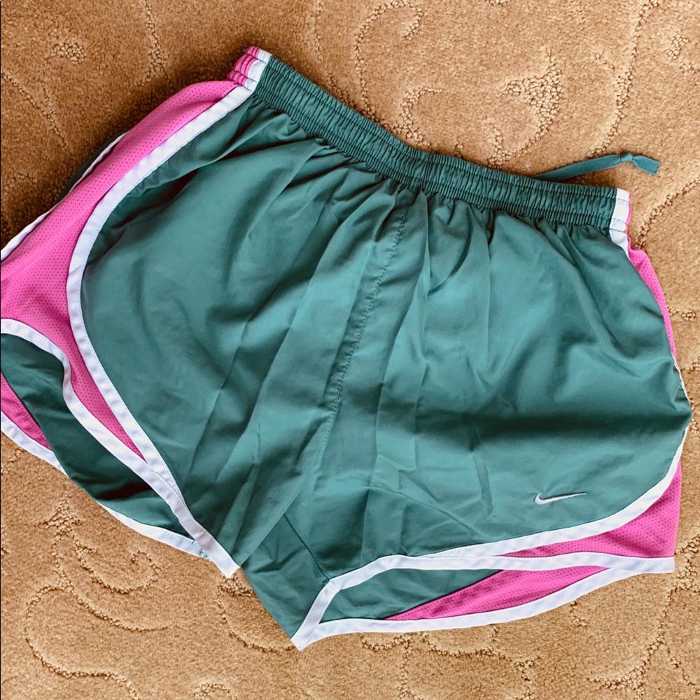 ($8) NIKE DRI-FIT RUNNING SHORTS (XS)